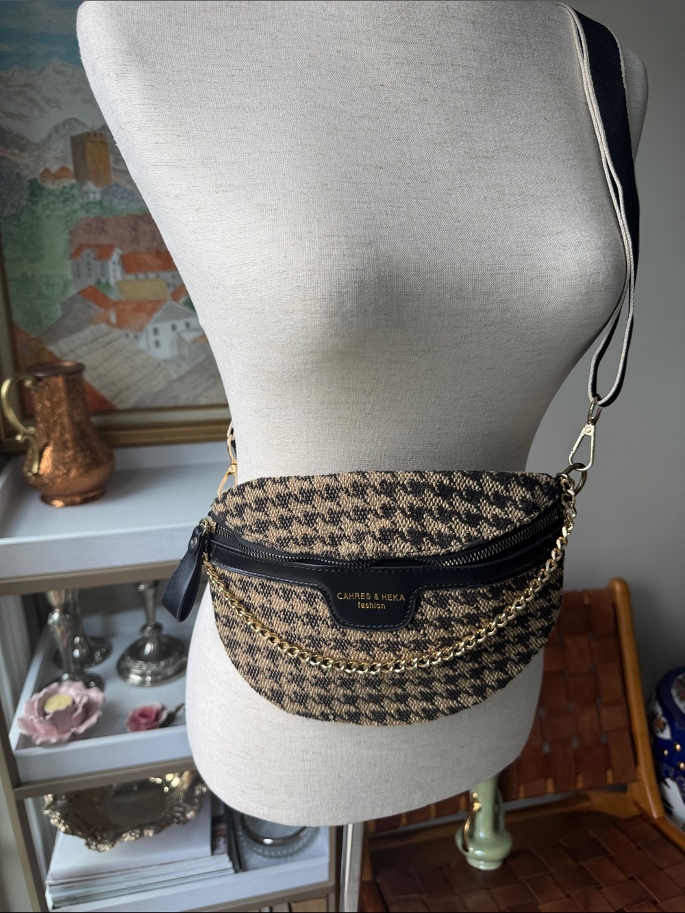 CAHRES & HEKKA Tan Houndstooth Crossbody Bag with Gold Chain
